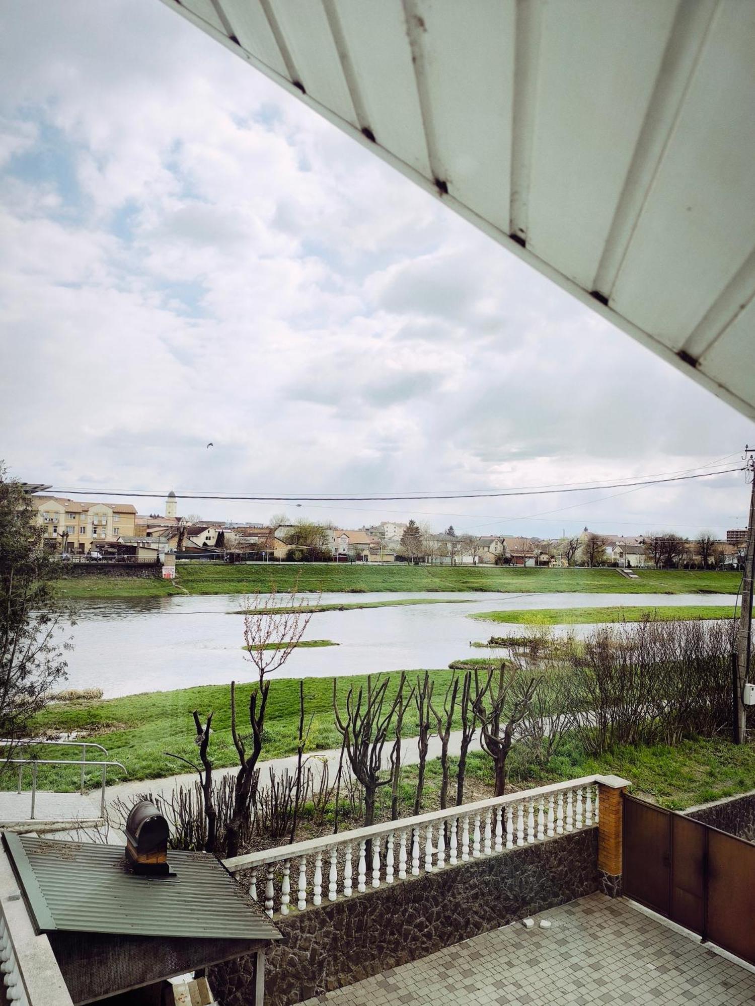 Hotel Delfin Mukachevo Exterior foto