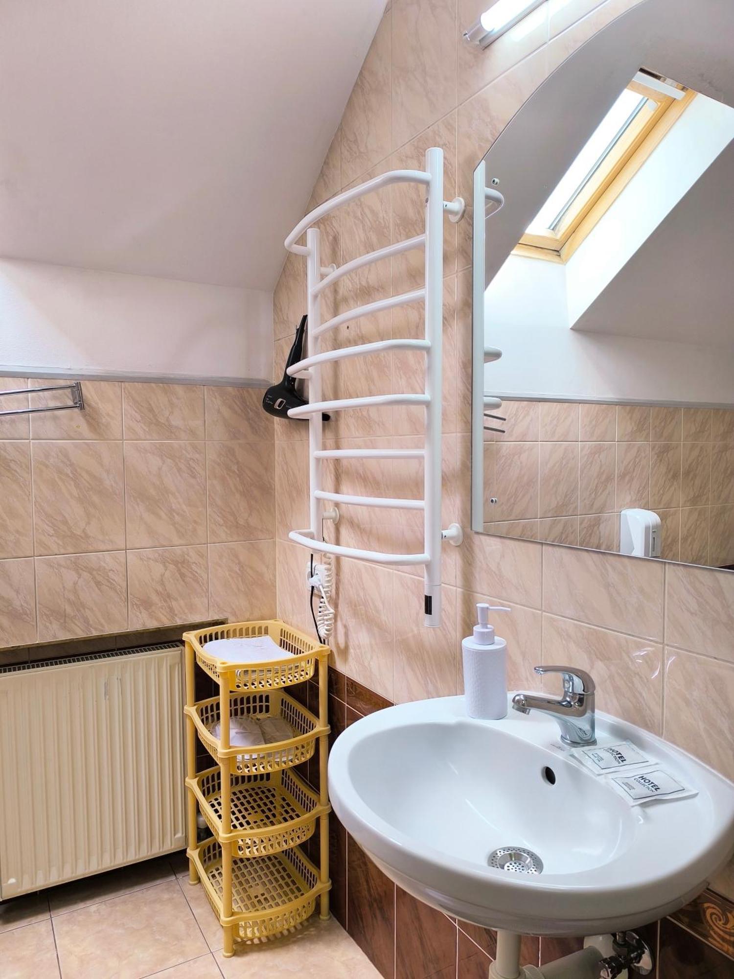 Hotel Delfin Mukachevo Quarto foto
