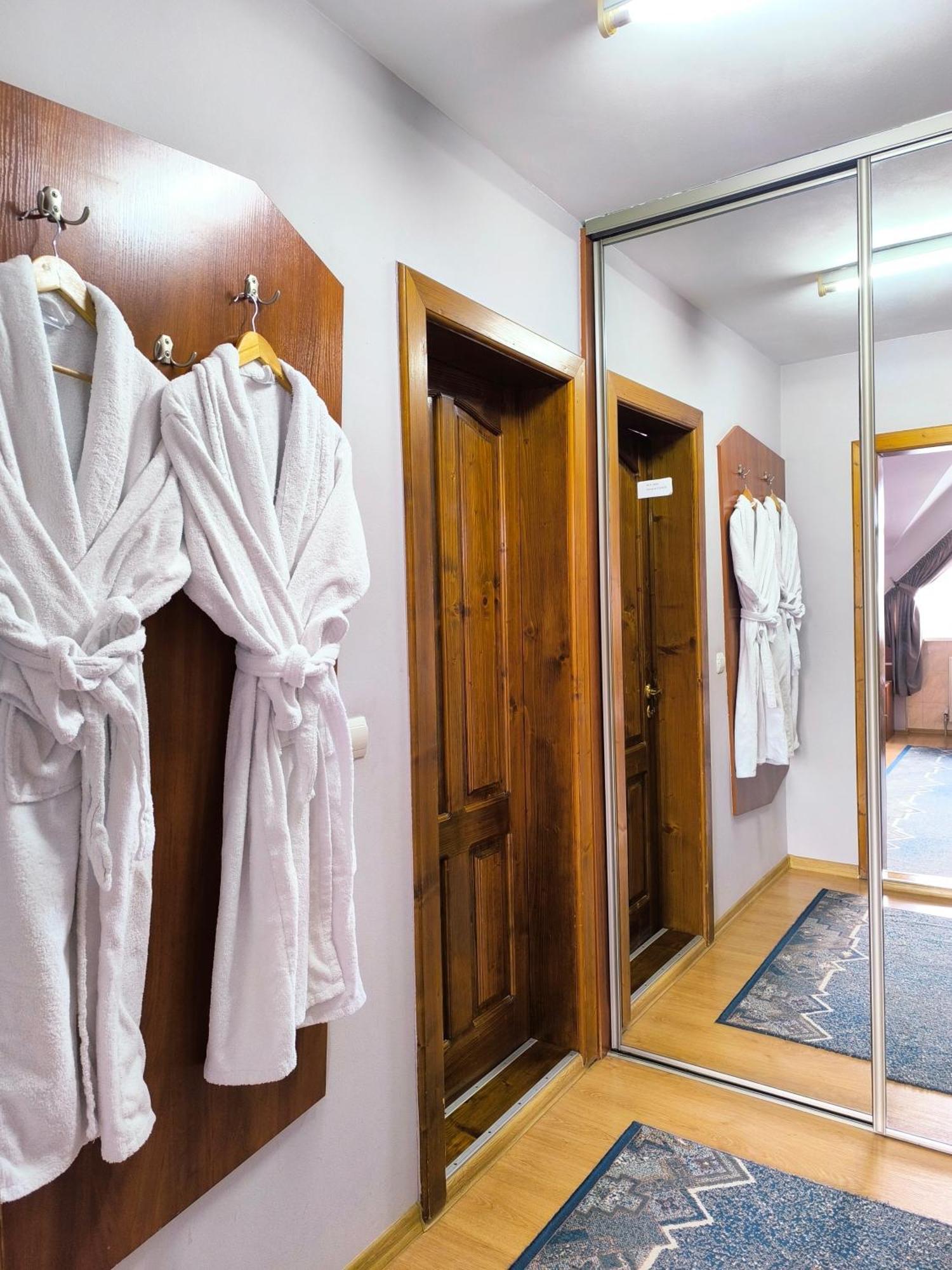 Hotel Delfin Mukachevo Quarto foto