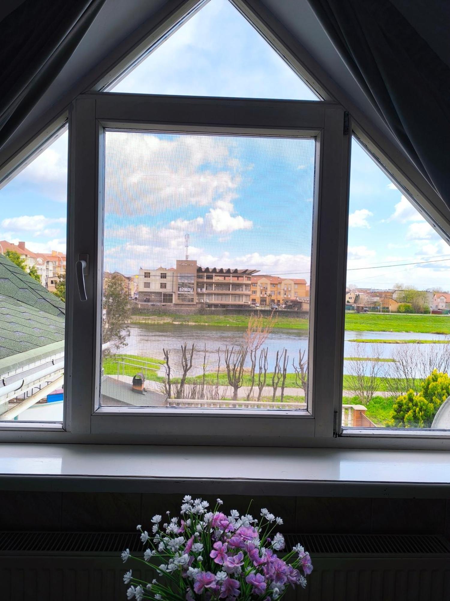 Hotel Delfin Mukachevo Quarto foto