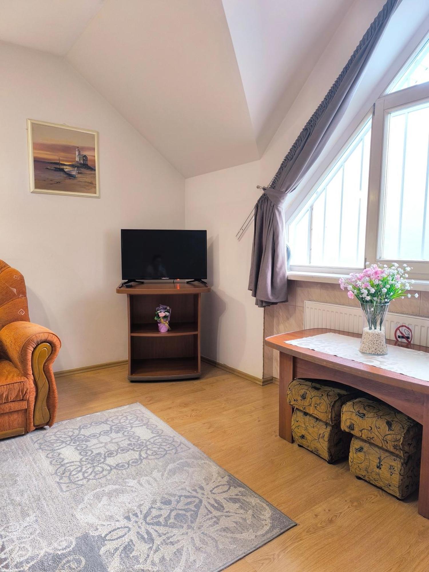 Hotel Delfin Mukachevo Quarto foto