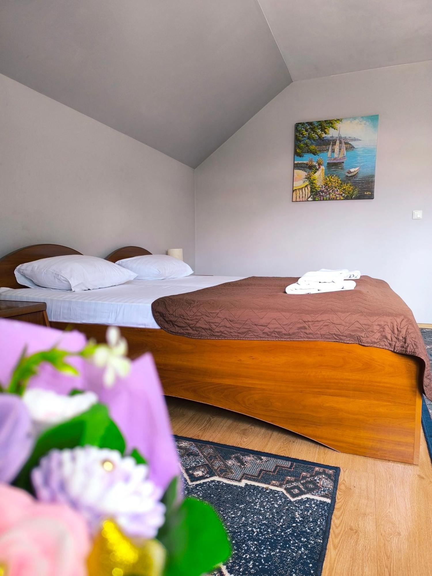 Hotel Delfin Mukachevo Quarto foto