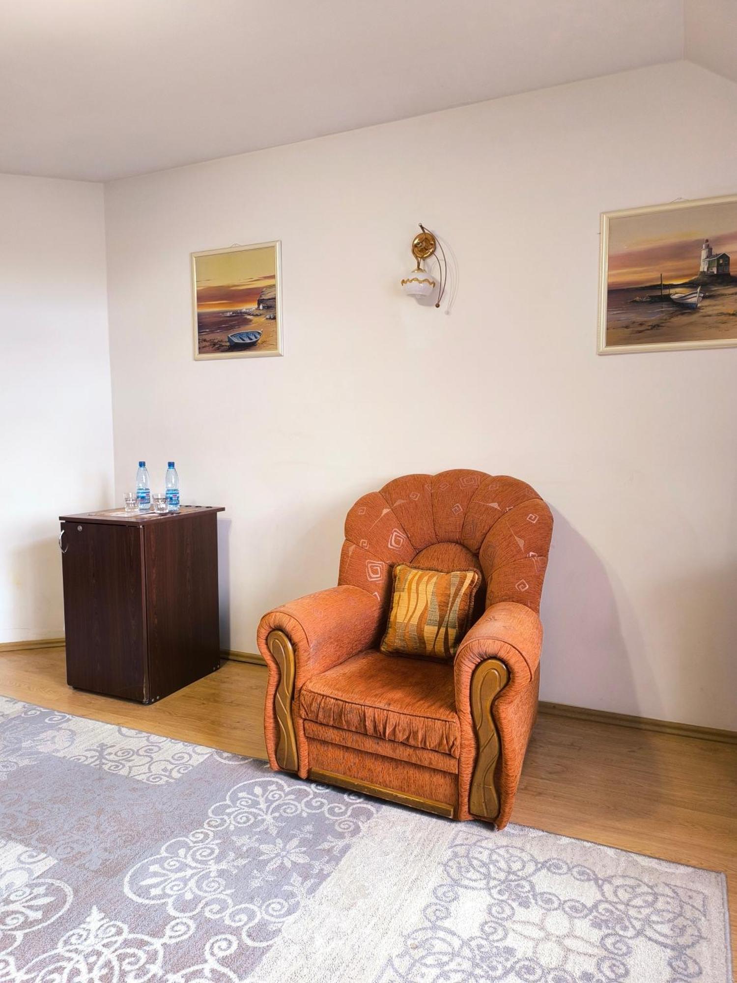 Hotel Delfin Mukachevo Quarto foto