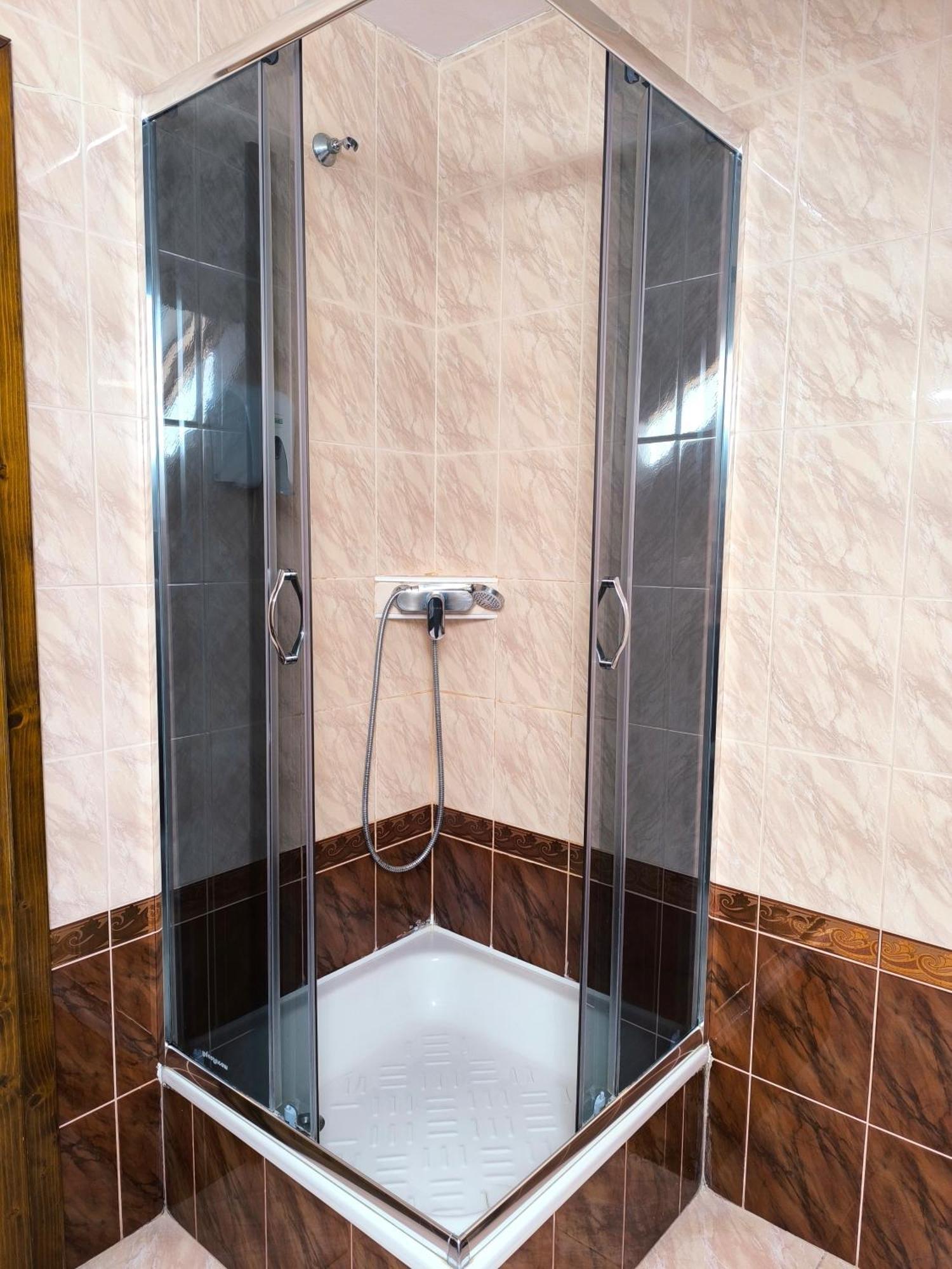 Hotel Delfin Mukachevo Quarto foto