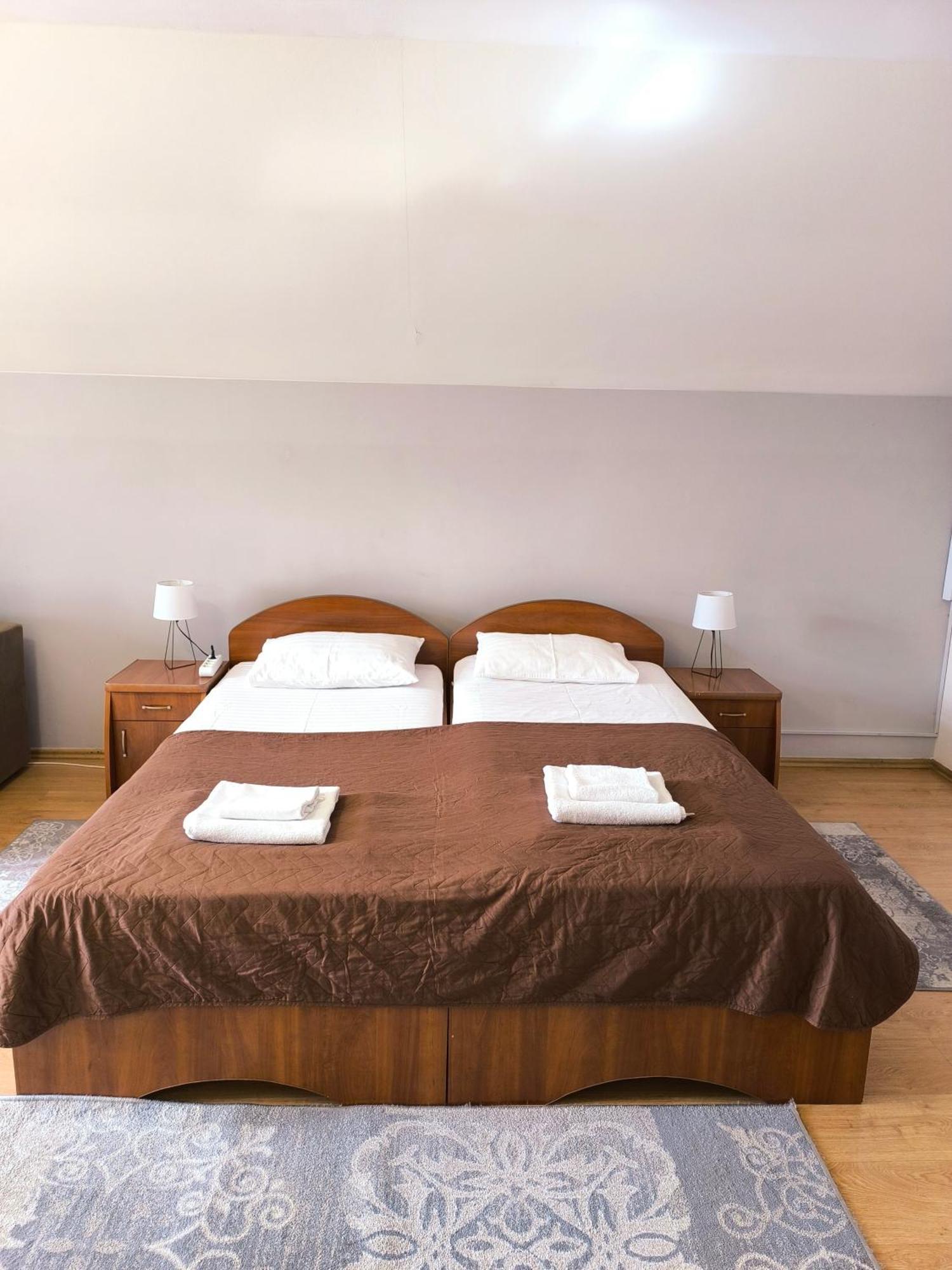Hotel Delfin Mukachevo Quarto foto