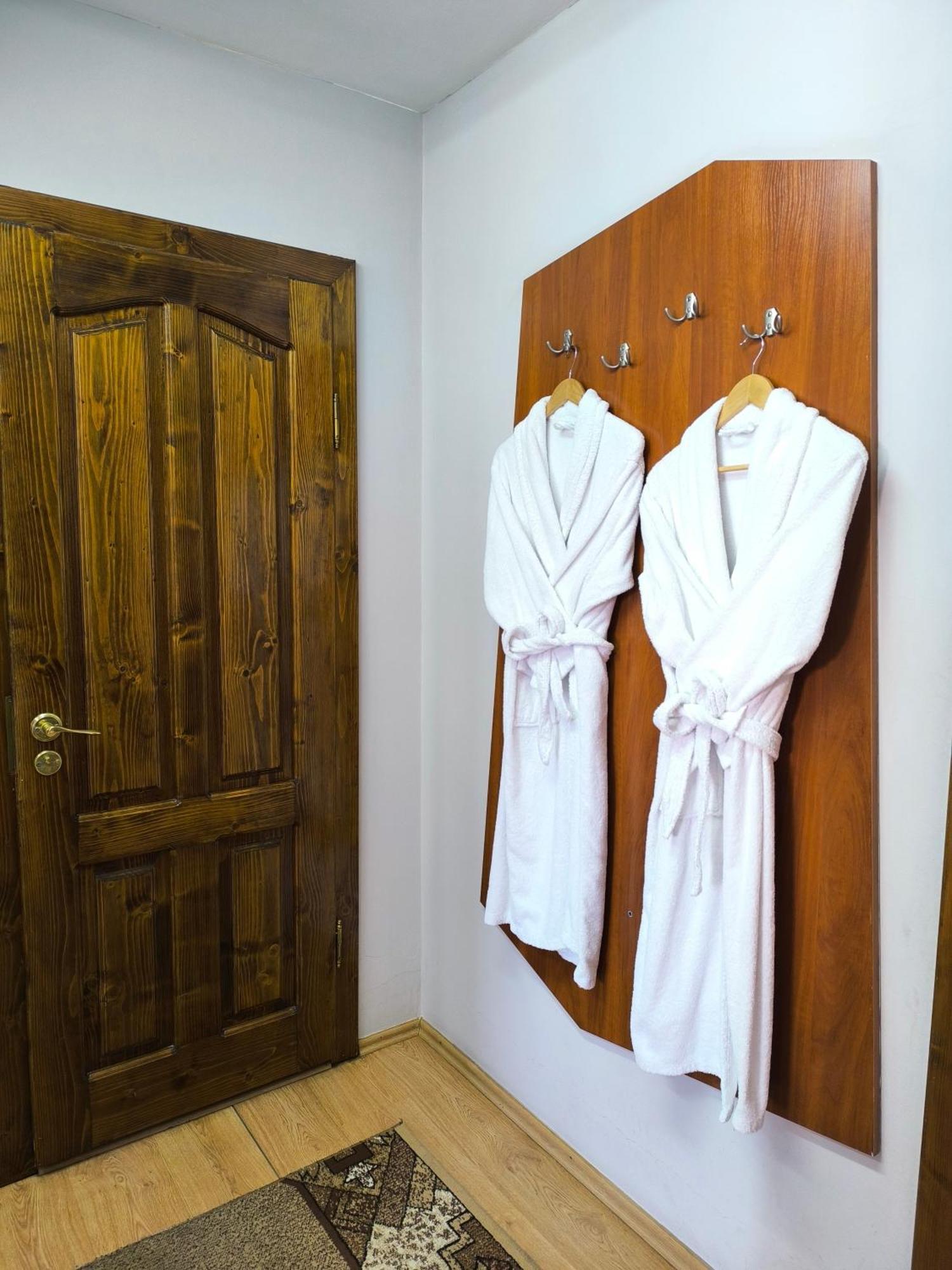 Hotel Delfin Mukachevo Quarto foto