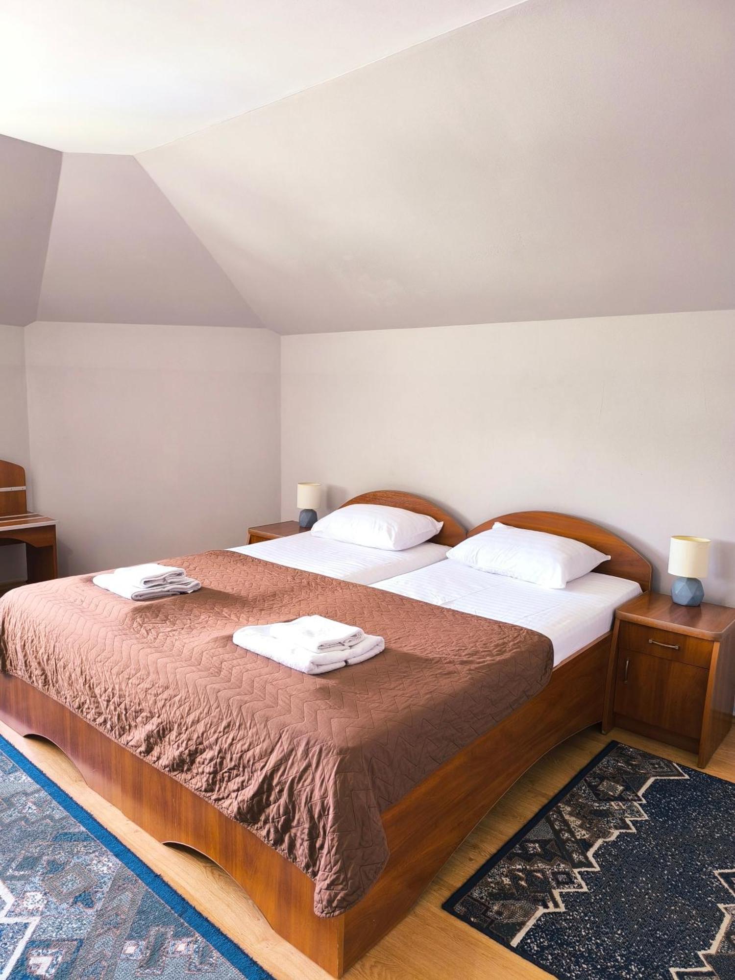 Hotel Delfin Mukachevo Quarto foto